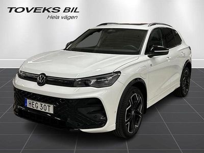 Vit Begagnad 2025 VW Tiguan R-line SUV | 599 000 kr
