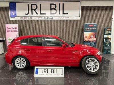Röd Begagnad 2009 BMW 118 Advantage Halvkombi | 69 900 kr (Marknadspris)