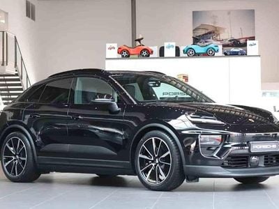 Svart Ny 2025 Porsche Macan 4 Electric SUV | 1 078 200 kr