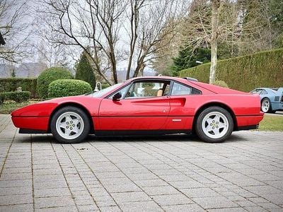 Begagnad Ferrari 328 271 HK (199 kW) 1988 Röd
