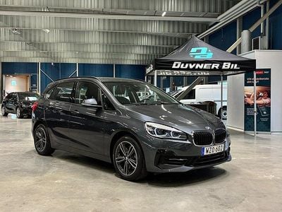 Grå Begagnad 2021 BMW 225 Active Tourer Sport Line Minibuss | 238 900 kr (Superpris)