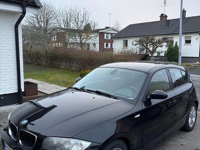 Begagnad BMW 116 122 HK (89 kW) 2009 Halvkombi