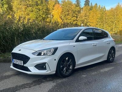 Begagnad Ford Focus ST-Line 125 HK (91 kW) 2021 Vit Halvkombi