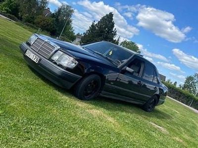 Begagnad 1989 Mercedes E300 Sedan | 35 000 kr