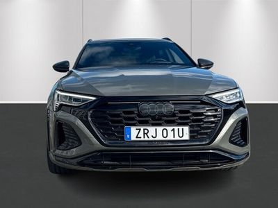Grå Begagnad 2024 Audi SQ8 e-tron SUV | 1 099 000 kr