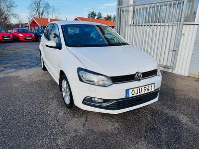 Vit Begagnad 2016 VW Polo Halvkombi | 99 900 kr (Marknadspris)