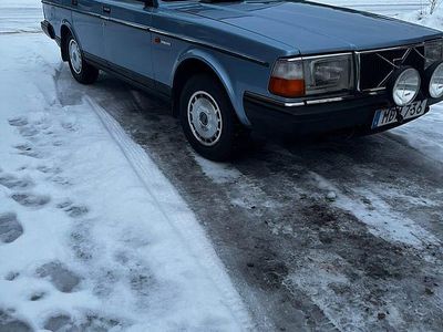 Begagnad 1987 Volvo 240 Sedan | 65 000 kr