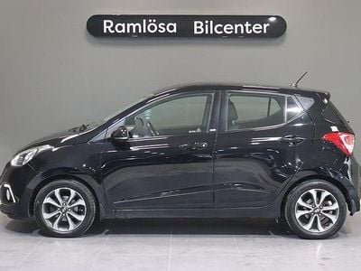 Svart Begagnad 2015 Hyundai i10 Comfort Halvkombi | 57 900 kr (Marknadspris)