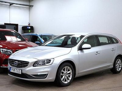 Silvermetallic Begagnad 2017 Volvo V60 Summum Kombi | 174 900 kr (Marknadspris)