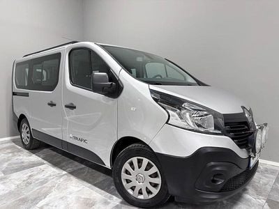 Begagnad Renault Trafic 146 HK (107 kW) 2016 Silver Minibuss