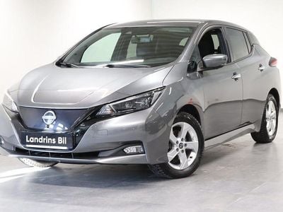 Begagnad Nissan Leaf N-Connecta 110 kW (150 HK) 2023 Grå Halvkombi
