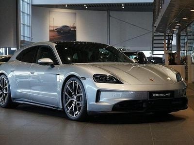 Begagnad Porsche Taycan Sport Turismo 324 kW (441 HK) 2024 Silver Sedan