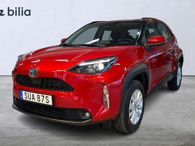 Röd Begagnad 2025 Toyota Yaris Hybrid Active | 299 900 kr (Marknadspris)