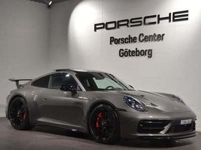 Mörkgrå (grey) Begagnad 2023 Porsche 911 Carrera 4 GTS Sportkupé | 1 849 000 kr (Dyr)