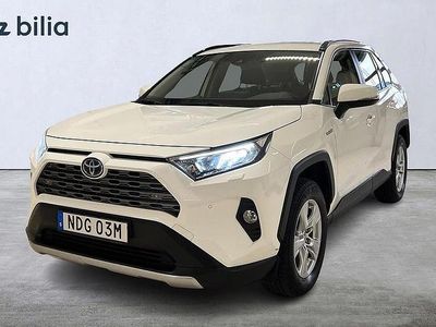 Vit Begagnad 2020 Toyota RAV4 Hybrid Active SUV | 339 900 kr (Marknadspris)
