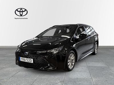 Svart Begagnad 2023 Toyota Corolla Kombi | 284 900 kr (Marknadspris)