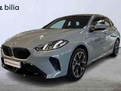 Grå Begagnad 2026 BMW 120 Halvkombi | 375 000 kr