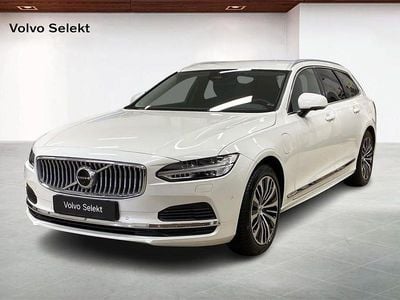 Vit Begagnad 2023 Volvo V90 Core Kombi | 389 000 kr (Marknadspris)