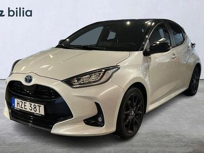 Vit Begagnad 2022 Toyota Yaris Hybrid Style Halvkombi | 224 900 kr (Marknadspris)