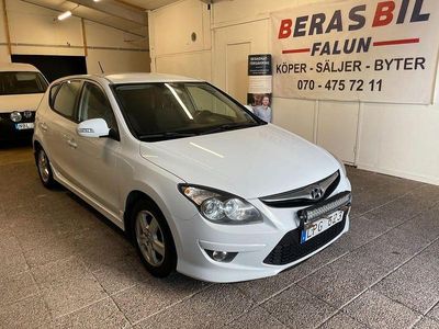 Begagnad Hyundai i30 116 HK (85 kW) 2011 Vit Halvkombi