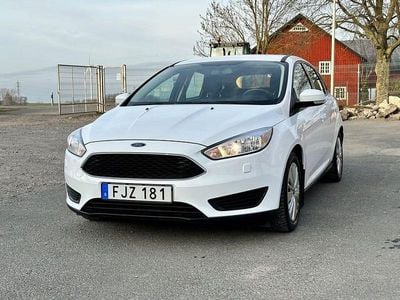 Begagnad Ford Focus Trend 101 HK (74 kW) 2016 Vit Halvkombi