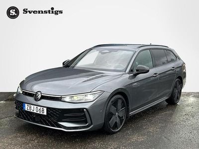 Mörkgrå Begagnad 2025 VW Passat R-line Kombi | 434 400 kr (Marknadspris)