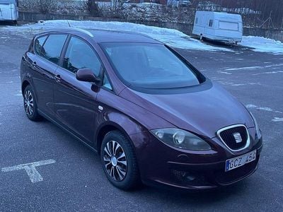 Begagnad Seat Altea XL 160 HK (117 kW) 2008 Röd Minibuss