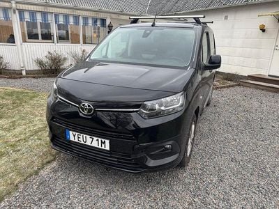 Svart Begagnad 2022 Toyota Proace City City Minibuss | 229 000 kr