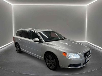 Ljusgrå Begagnad 2010 Volvo V70 Summum Kombi | 114 900 kr (Lite dyr)
