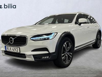 Vit Begagnad 2018 Volvo V90 CC Momentum Kombi | 319 000 kr (Marknadspris)