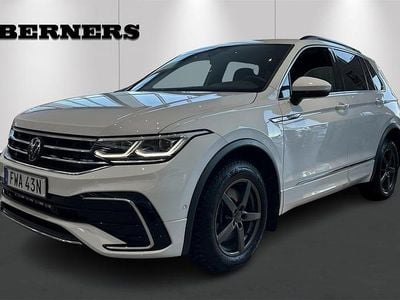 Vit Begagnad 2024 VW Tiguan R-line SUV | 389 900 kr (Marknadspris)