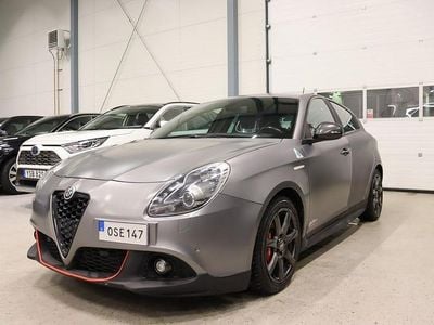 Grå Begagnad 2014 Alfa Romeo Giulietta Quadrifoglio Verde Sportkupé | 164 900 kr