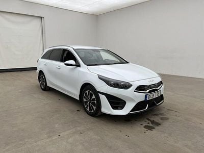 Begagnad Kia Ceed Advance 141 HK (103 kW) 2022 Vit Halvkombi