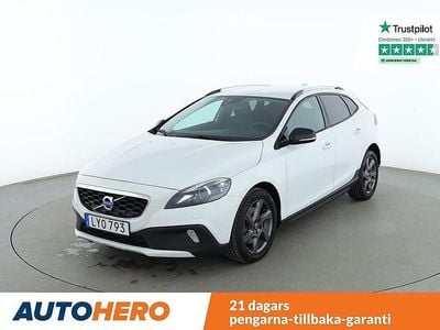 Vit Begagnad 2015 Volvo V40 Momentum Halvkombi | 124 000 kr (Marknadspris)