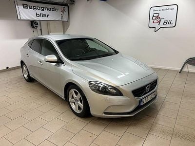 Begagnad Volvo V40 Summum 116 HK (85 kW) 2013 Ljusgrå Halvkombi
