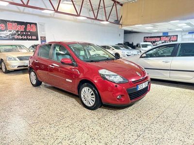 Röd Begagnad 2010 Renault Clio II Halvkombi | 44 900 kr (Lite dyr)