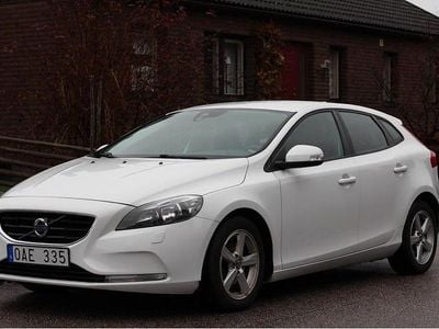 Vit Begagnad 2014 Volvo V40 Halvkombi | 69 000 kr (Marknadspris)