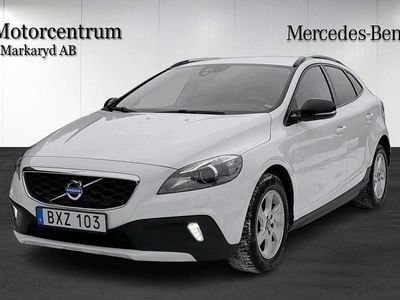 Begagnad Volvo V40 CC Momentum 116 HK (85 kW) 2014 Vit Kombi