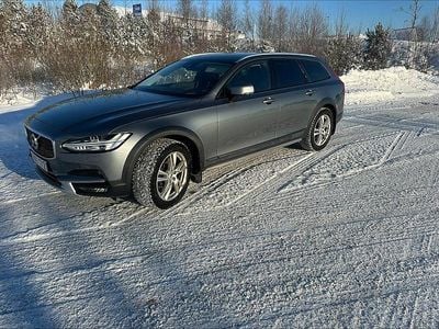 Grå Begagnad 2017 Volvo V90 CC Inscription Kombi | 289 900 kr (Superpris)