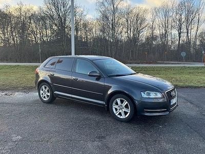 Grå Begagnad 2011 Audi A3 Sportback Attraction Halvkombi | 59 800 kr (Lite dyr)
