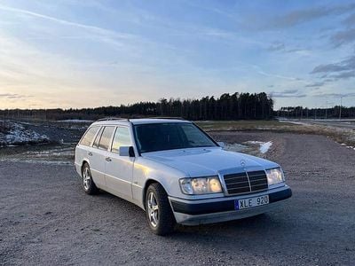 Begagnad Mercedes E230 130 HK (95 kW) 1990