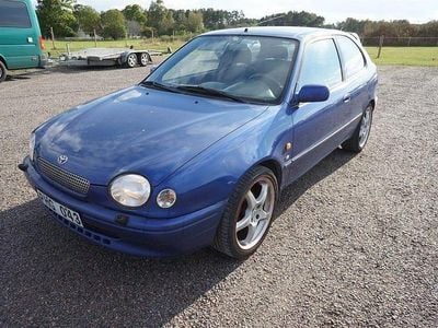 Blå metallic Begagnad 1999 Toyota Corolla Halvkombi | 19 900 kr
