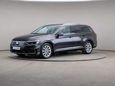 Mangan grey (metallic) Begagnad 2023 VW Passat Executive Kombi | 299 000 kr (Bra pris)