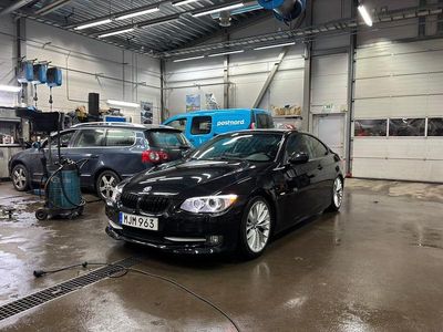 Begagnad BMW 320 184 HK (135 kW) 2012 Svart mettalic Sportkupé