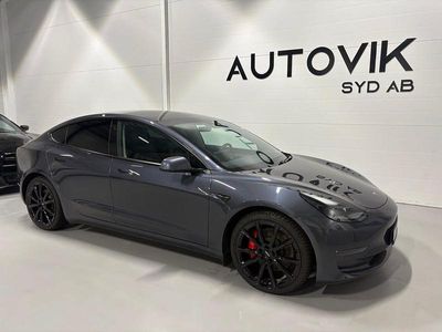 Grå Begagnad 2021 Tesla Model 3 Performance Sedan | 337 900 kr (Marknadspris)