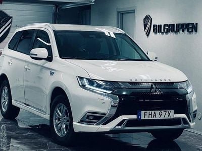 Vit Begagnad 2020 Mitsubishi Outlander SUV | 219 000 kr (Marknadspris)