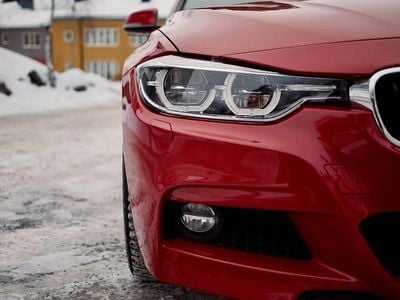 Begagnad BMW 340 326 HK (239 kW) 2016 Melbourneröd high gloss Kombi