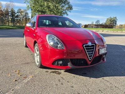 Begagnad Alfa Romeo Giulietta Distinctive 140 HK (102 kW) 2011 Röd Halvkombi