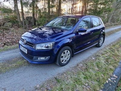 Blå metallic Begagnad 2011 VW Polo Halvkombi | 52 000 kr (Marknadspris)