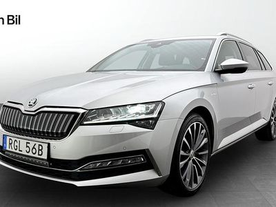 Begagnad Skoda Superb 2023 Silver Kombi